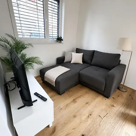 Lent Riverside Apartma *